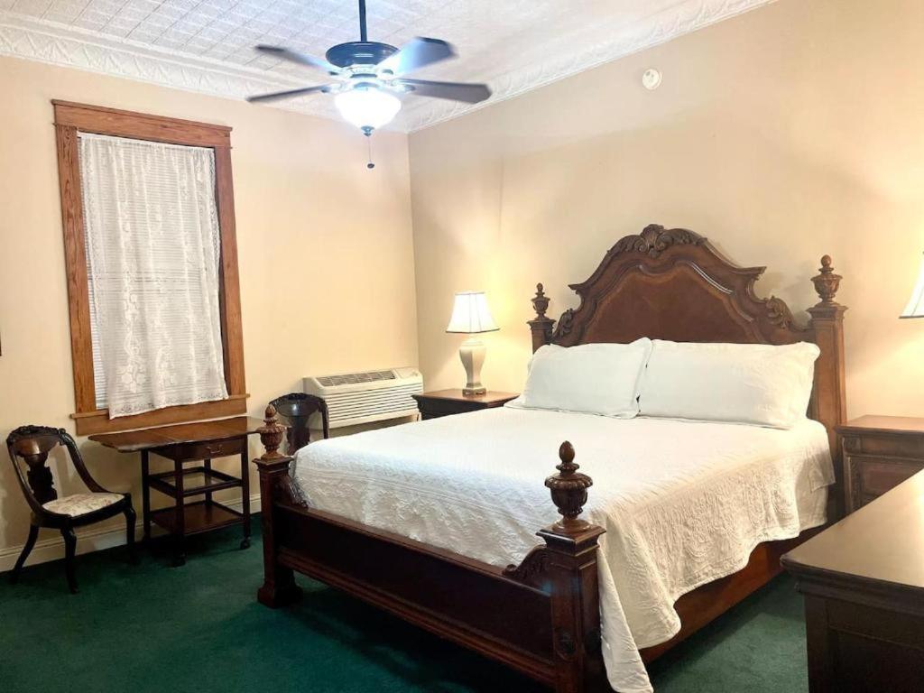 The Eastland Historic Hotel- Imperial Room Екстер'єр фото